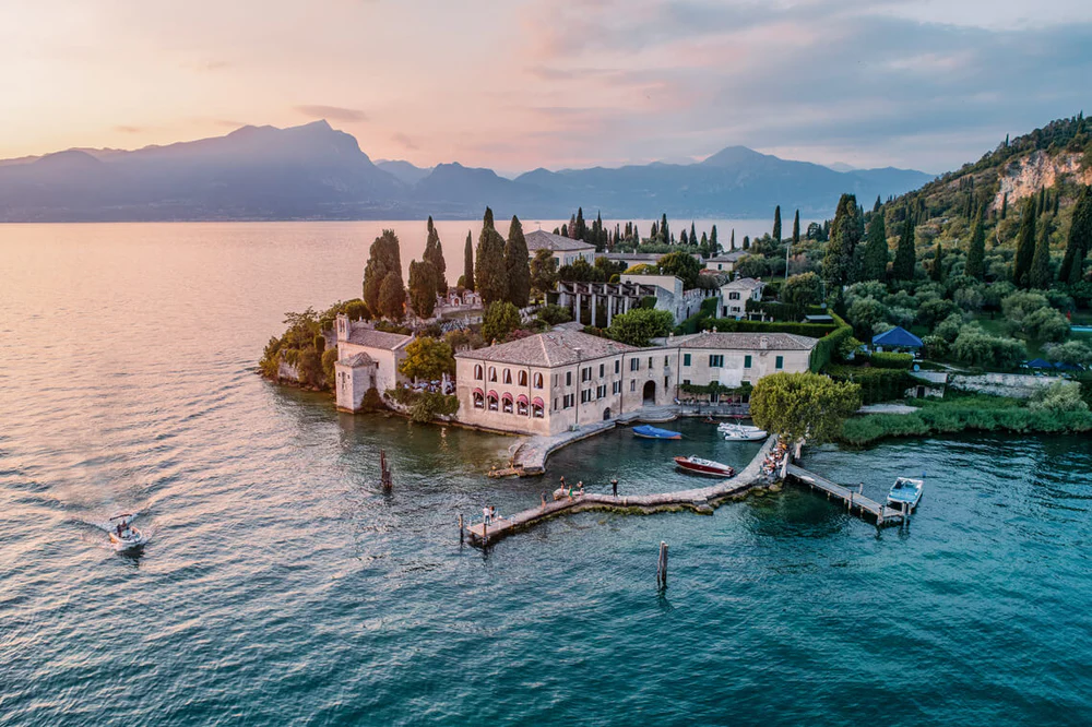 Lago di Garda, raggiungibile in 35 minuti dall'Agriturismo Igino in Valpolicella