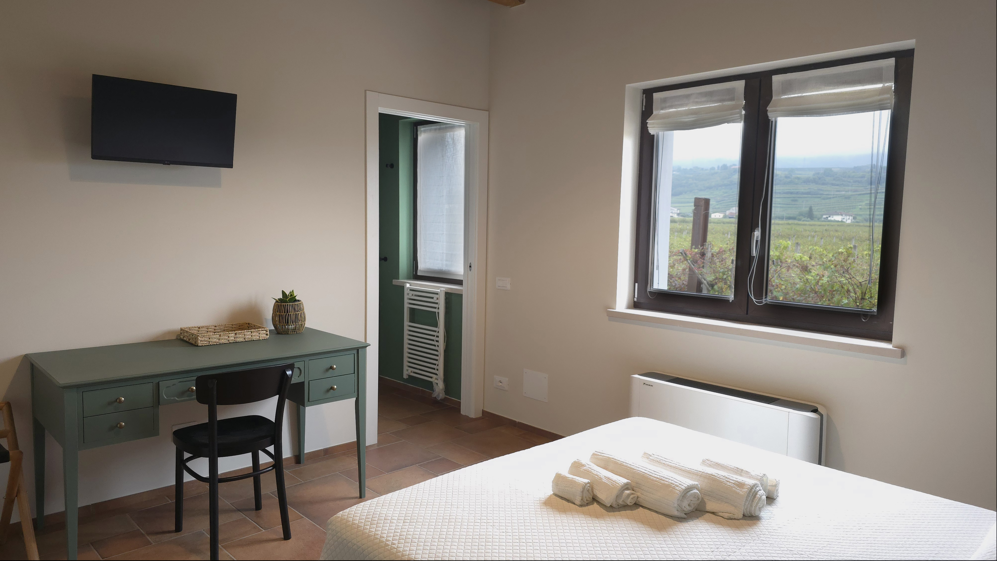 Camera Doppia Accessibile - bagno privato accessibile ai disabili con spazio per sedia a rotelle, Agriturismo Igino